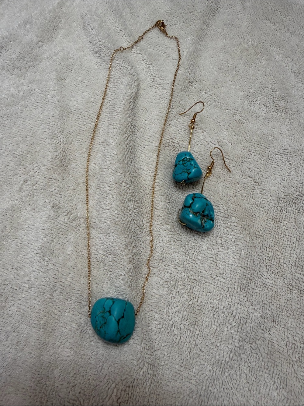 Turquoise Stone Pendant Necklace and Earrings Set - Gold Chain